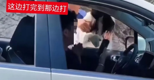 青岛崂山路虎女这背景是不是太牛了？
民警现场维护秩序并发声，“表态”女司机一时冲