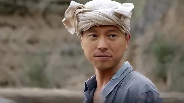 建议央视停播《上甘岭》,这部具有严重历史虚无主义的电视剧(上甘岭重新上映)-第15张图片-九妖电影 建议央视停播《上甘岭》,这部具有严重历史虚无主义的电视剧(上甘岭重新上映)-第15张图片-九妖电影