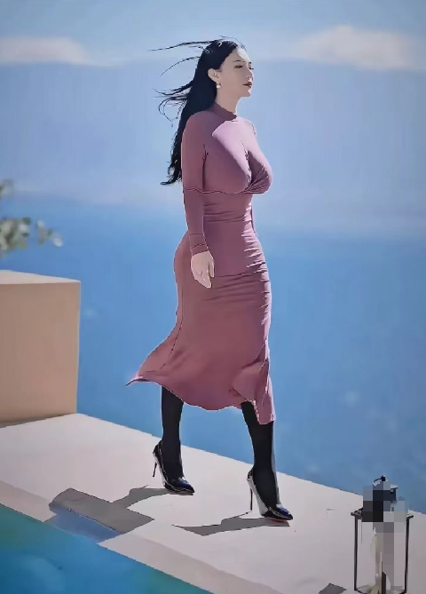 我也想成为这样的女人，身材身高都太完美了