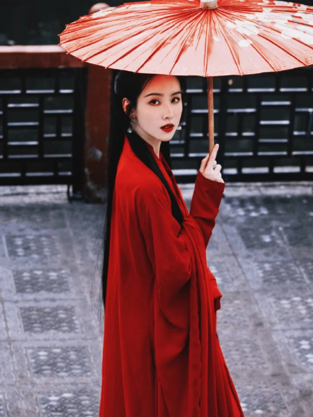 陈都灵｜红衣美人倾天下