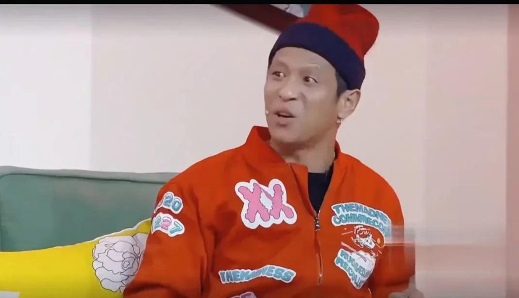 宋小宝：童年游戏界的“扫地僧”
 宋小宝玩童年游戏嘎嘎乱杀。
谁能想到，在综艺里