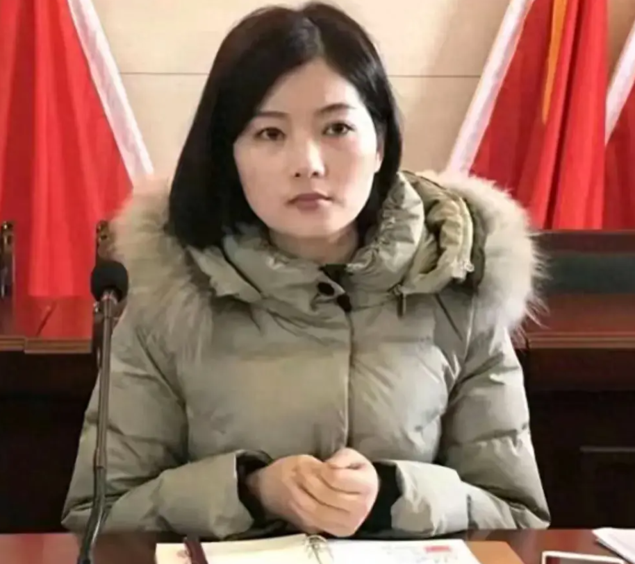李佩霞事件又有2个受害者出现了！网友：躺枪也不冤

近期，关于李佩霞与毛奇事件的