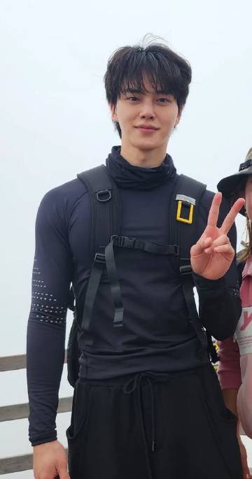 推万转，爬山9小时后的宋江素颜 ​