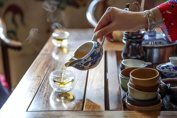 少喝饮料，适量多喝茶，喝出健康身体好肤色