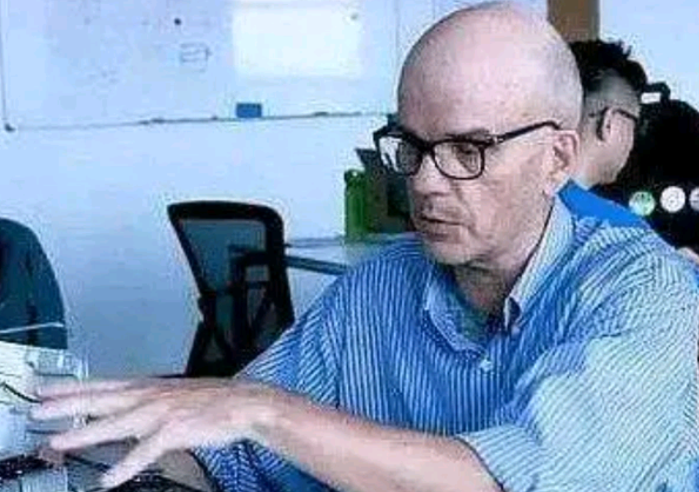 2016年，一名美国专家因为研究项目不受重视，被军方排挤，他在心灰意冷下来到中国
