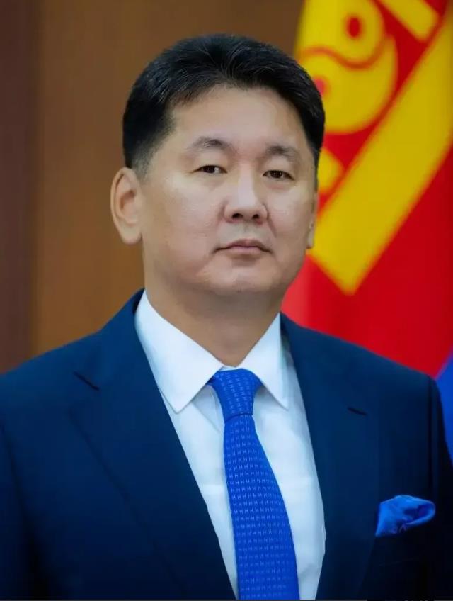 蒙古国赔大发了，据报道，2025年初蒙古国国际对外贸易总额仅20亿美元，与去年同