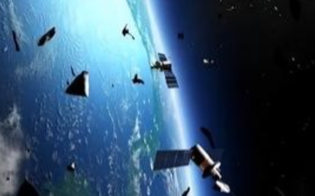 至少57块碎片！美国废弃卫星意外解体，出现大量碎片“飘”向中国卫星密集区，神十八