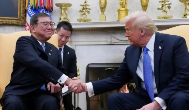 石破茂送美三份大礼，还不到24小时，中方召见日本公使，把话挑明

日本首相石破茂