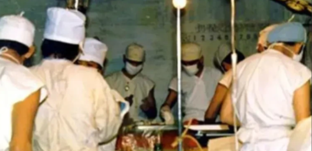 1984年，战士李陶雄不幸被炮弹击中，医生含泪宣布牺牲！怎料，直到78天后，连长