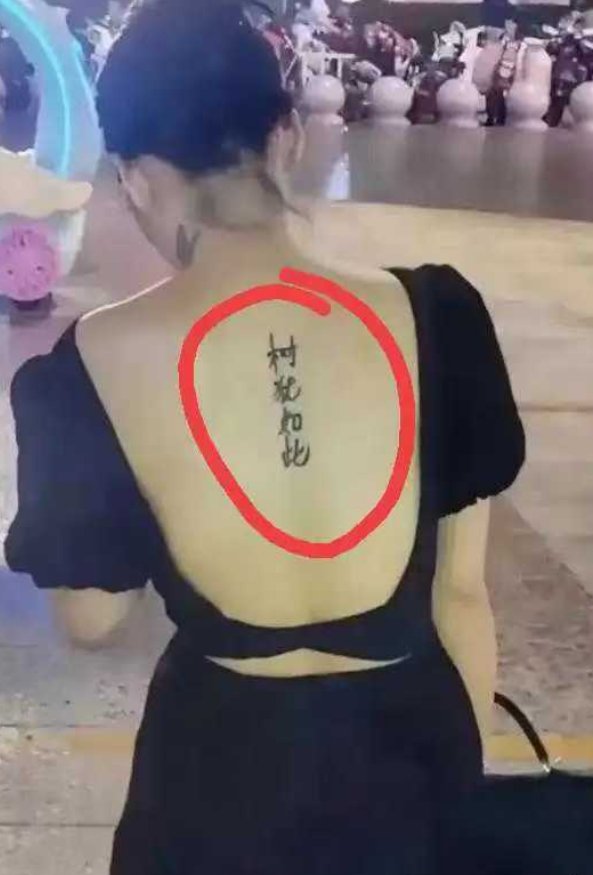 树犹如此，倩何人唤取红巾翠袖，揾英雄泪！