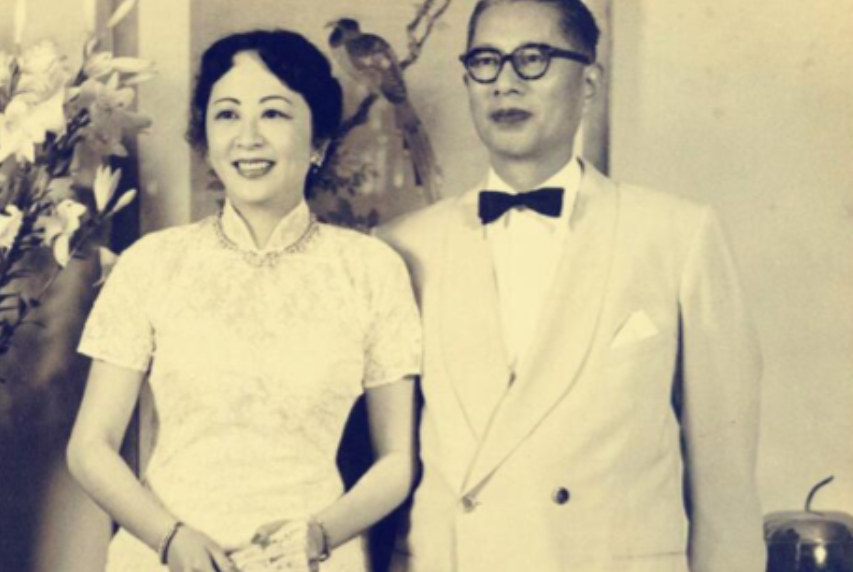 1891年的一天晚上，盛宣怀与妻子欢愉之后突然来到了书房，随后，妻子偷偷来到了门