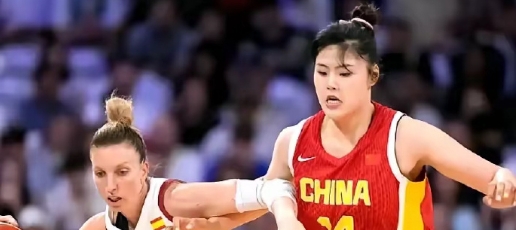 中国女篮1分惜败西班牙，个人认为，原因大致如下:

①李梦仿若梦游。进攻冲不起速