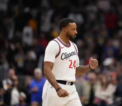 利拉德与鲍威尔都是场均26.0分，但是两人的效率终究不是一个级别的

利拉德——