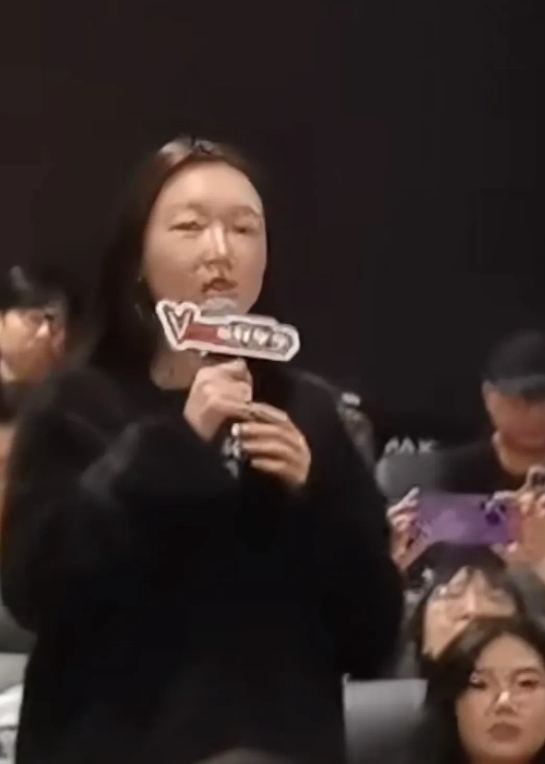这。。。是周冬雨？
怎么肿成这样子？
看到视频真是难以置信
印象里她和周迅是同一