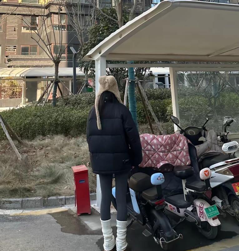 这袜子弄脏了不好洗吧！