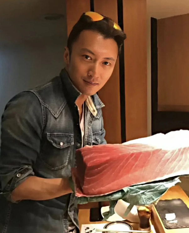 王菲选真有眼光，谢霆锋依然没变，但李亚鹏却老态尽显。