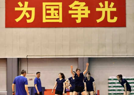 球迷干着急，中国女排主教练就是不公布，非常佩服排协的定力。
任球迷随便猜：一会儿
