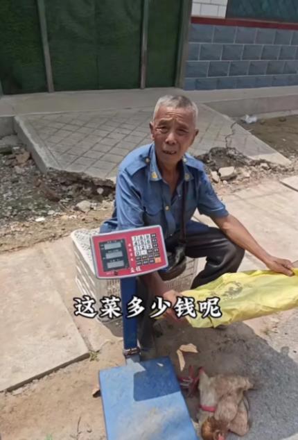 看哭了！山东，儿子10多年前车祸去世，儿媳离家出走！78岁大爷独自抚养孙子13年
