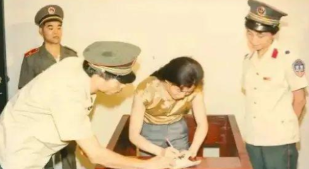 “第一个被执行死刑的女星！”1992年，万众瞩目的“刘三姐”程春莲，为了76万元