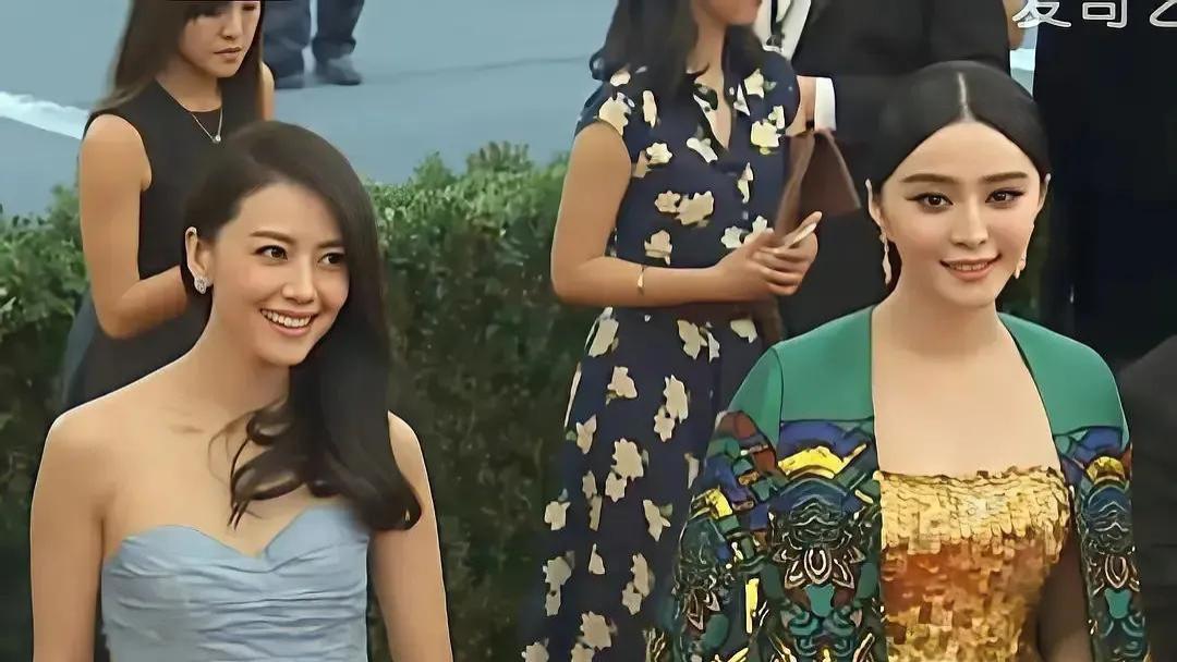 高圆圆不愧是国民女神，无论跟哪位明星合照，都是最亮眼的存在