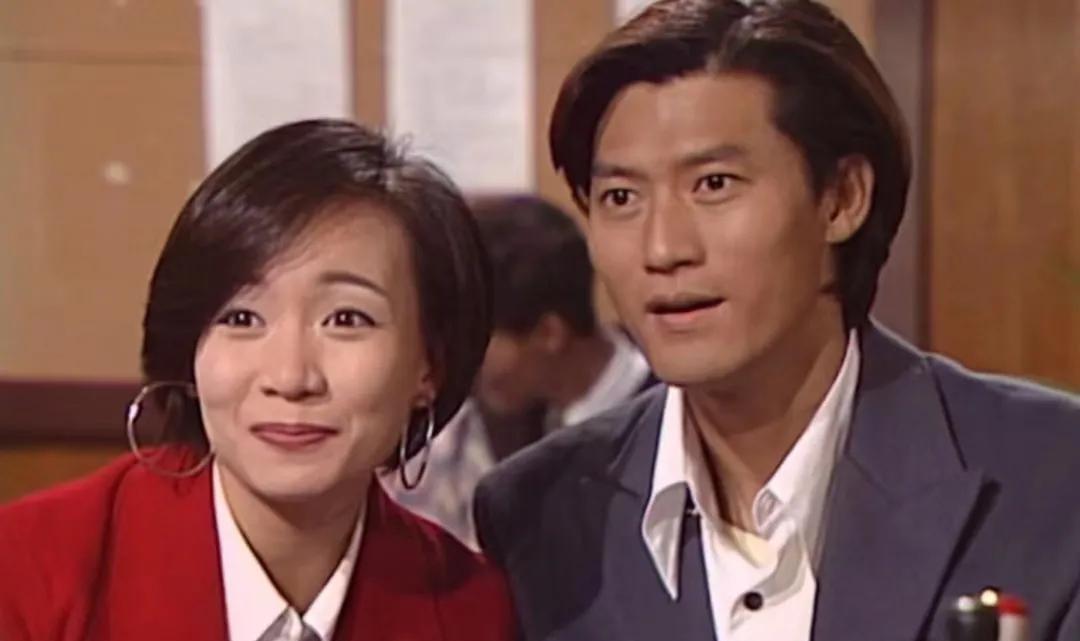 还记得这位港片演员吗？小时候觉得他很有型，比江华还吸引人
他的名字叫白千石，纽约