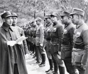 1948年9月，蒋介石准备让徐州国军退守淮河来确保南京外围。但是，他的主意不断改