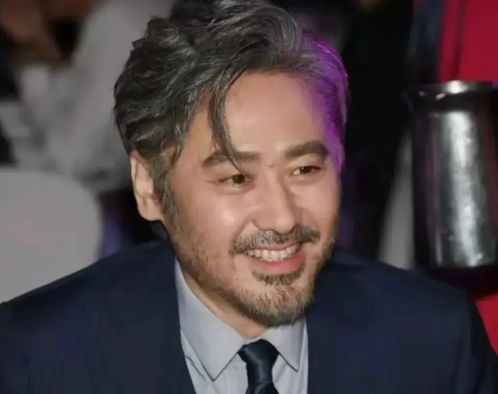 昔日影帝活成老赖，吴秀波的结局不免令人唏嘘！短短六年的时间，56岁的吴秀波活便糊