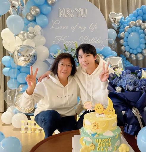 俞灏明晒照庆祝37岁生日，收获甜蜜爱情，蛋糕好可爱。
 
如果不是一场意外，他绝