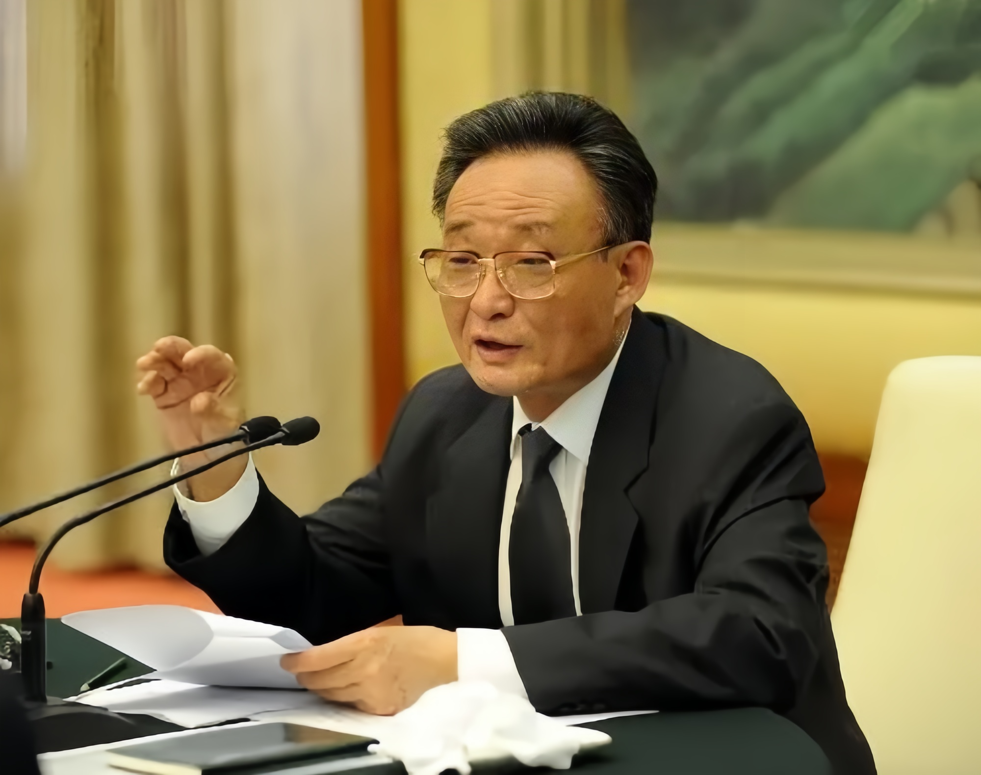 1992年，已经是政治局委员、上海市委书记的吴邦国同志，十分尊重老一辈无产阶级革