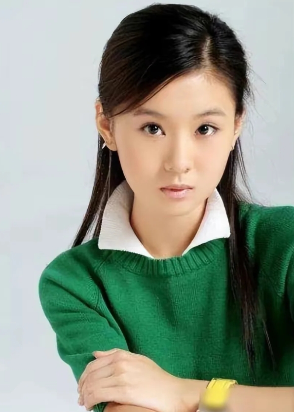 李小萌母子温馨互动，泡泡游戏展现幸福家庭
