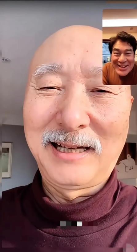 陈佩斯也老了，虽说快七十的人了，但是还想不到他居然要用上拐杖了，现在的他，须眉花