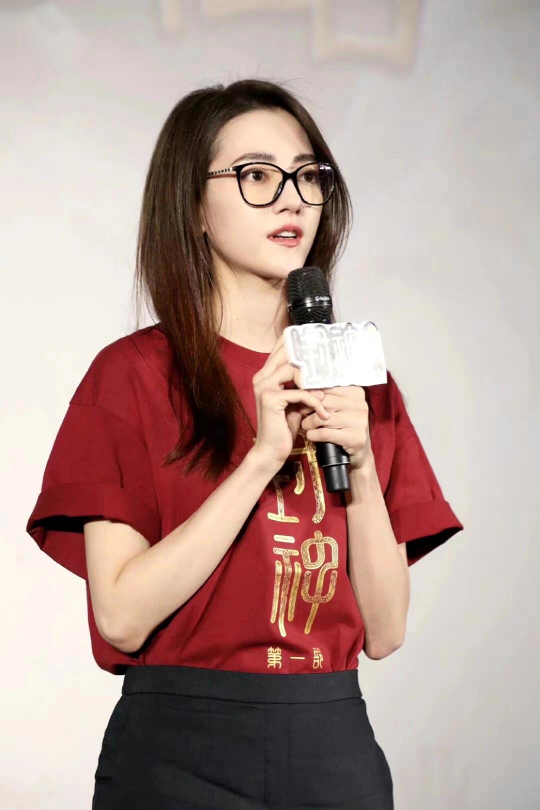 五官精致娜然
