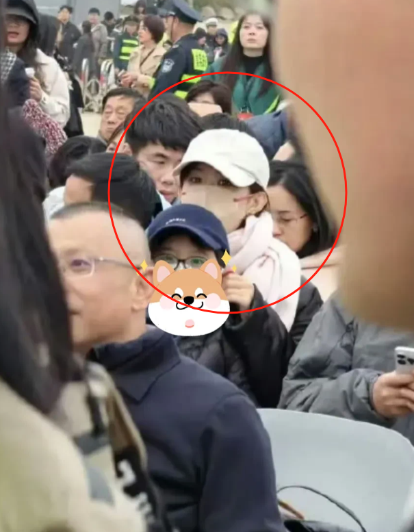 12月8日，赵丽颖无视粉丝脱粉热搜，毅然回国专心陪伴儿子想想。或许，她并非针对粉