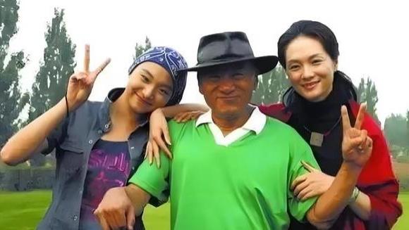 嫁大18岁的凌峰，婚后丈夫不给生活费，青岛美女的贺顺顺图什么