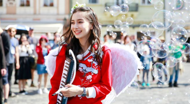 陈冠希、Baby旧照“被扒”,杨颖维系多年的体面,终是功亏一篑!(陈冠希潮牌手机壳)-第9张图片-九妖电影 陈冠希、Baby旧照“被扒”,杨颖维系多年的体面,终是功亏一篑!(陈冠希潮牌手机壳)-第9张图片-九妖电影