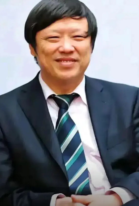 胡锡进：电诈频发岂能三大运营商不背责任？  

前不久，重庆警方破获一起特大电信