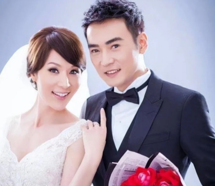 古装男神，竟被两任妻子抛弃，自愿净身出户