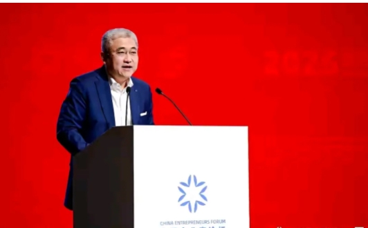 家人们，中国汽车大战正酣，奔驰高管段建军发声了，还是个管销售的中国人！


他怒