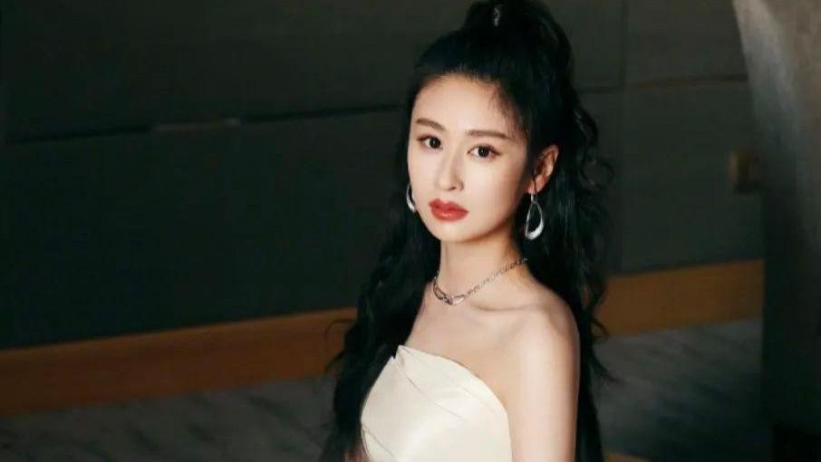 颖儿：选秀少女的沉浮录，负面缠身，最终赢得了什么？