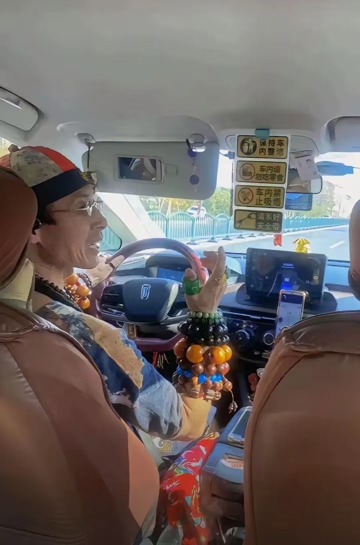 北京东站出来打了辆出租车，那叫一个地道