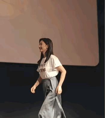高圆圆的裙子里是不是还有条打底裤呀？