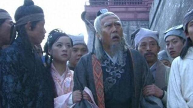临死前，李善长拿出免死金牌，朱元璋笑道：你看看金牌背面写的啥