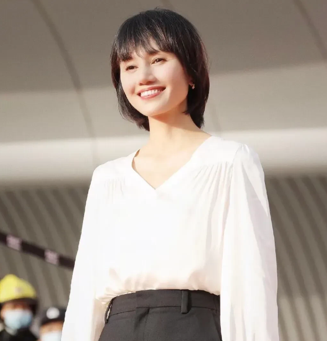 一次，主持人问46岁的袁泉:“你们夫妻的相处之道是怎么样的？”袁泉说:“一不过生