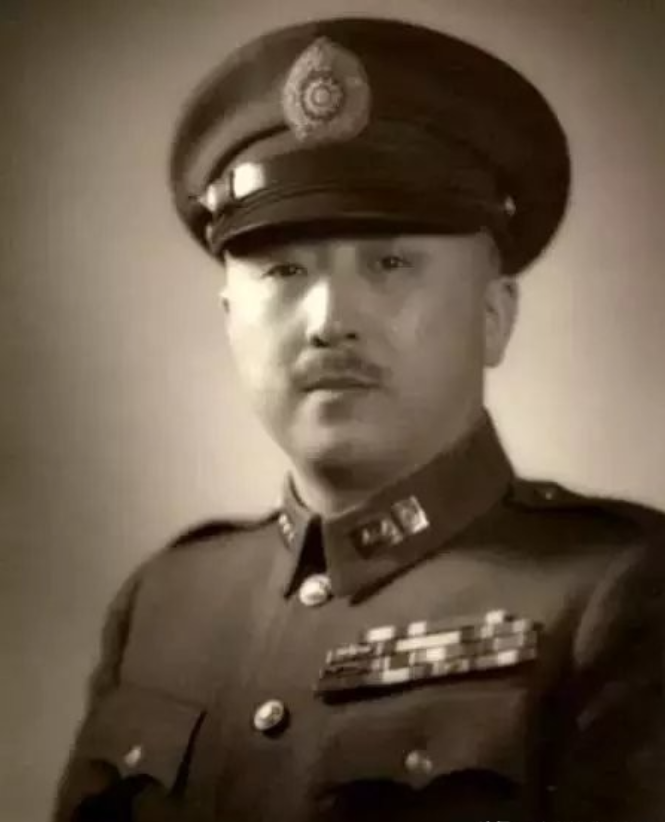 1948年11月26日，傅作义接到蒋介石的密电，让他将卫立煌押送南京处置。傅作义