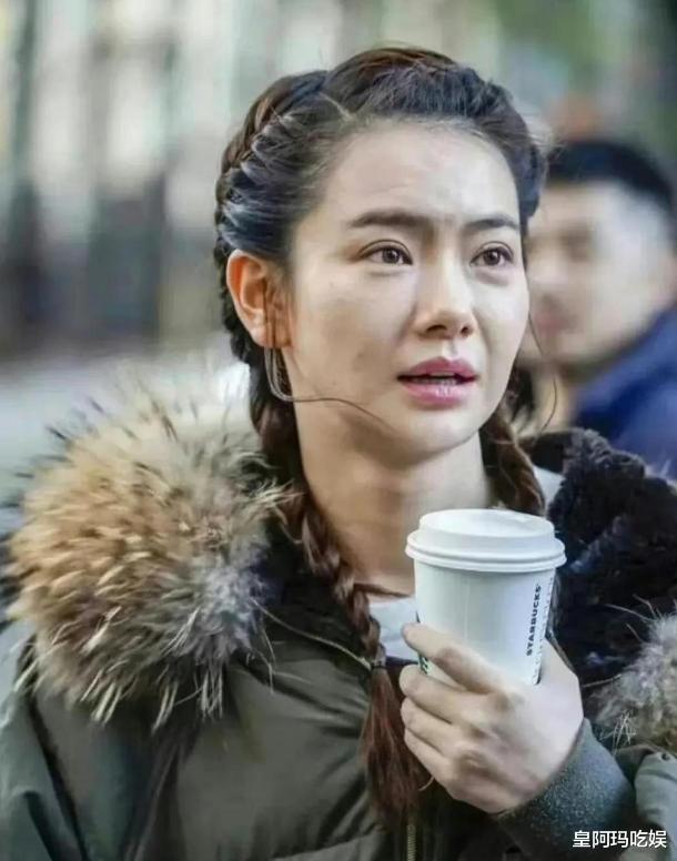 女明星离开十级美颜脸就崩了？看看路人镜头下的她们，确实好真实（女明星关掉美颜）-第3张图片-九妖电影