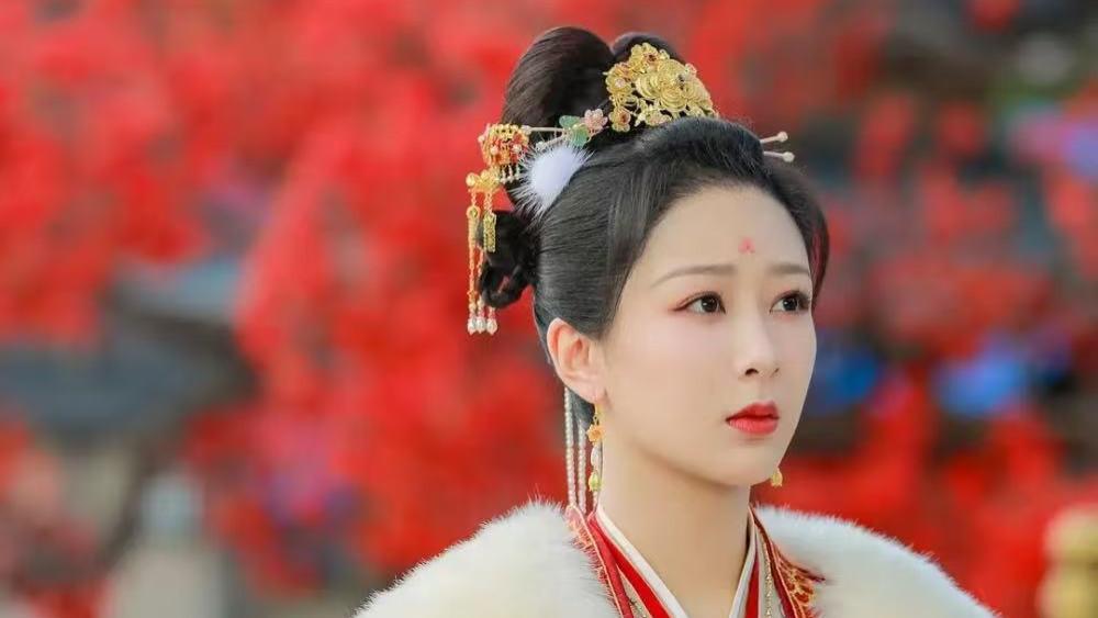 《国色芳华》掀起热潮，杨紫一展演技，古装复仇剧成为新标杆！