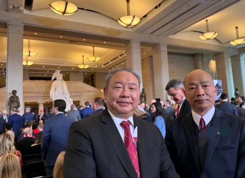 据台媒报道，率跨党派代表团祝贺美国总统特朗普就职的台湾“立法院长”韩国瑜，在离开