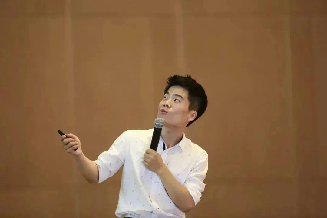 董宇辉的成长历程充满了挑战与奋斗