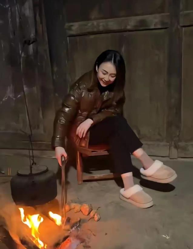 已经有人开始回家过年了，你能看出来她老家是哪里的？