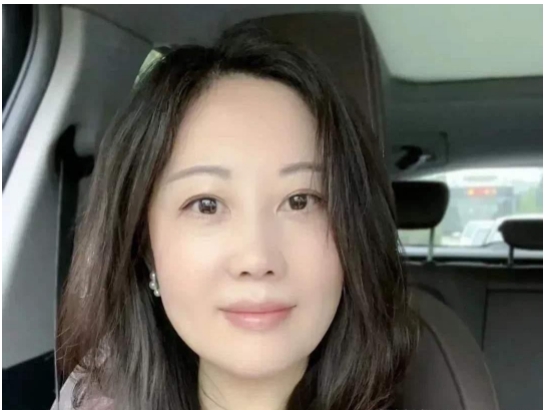 车上约会，不论男女，都要准备好这 8 样东西，既安全又隐私。

1.湿纸巾，在没
